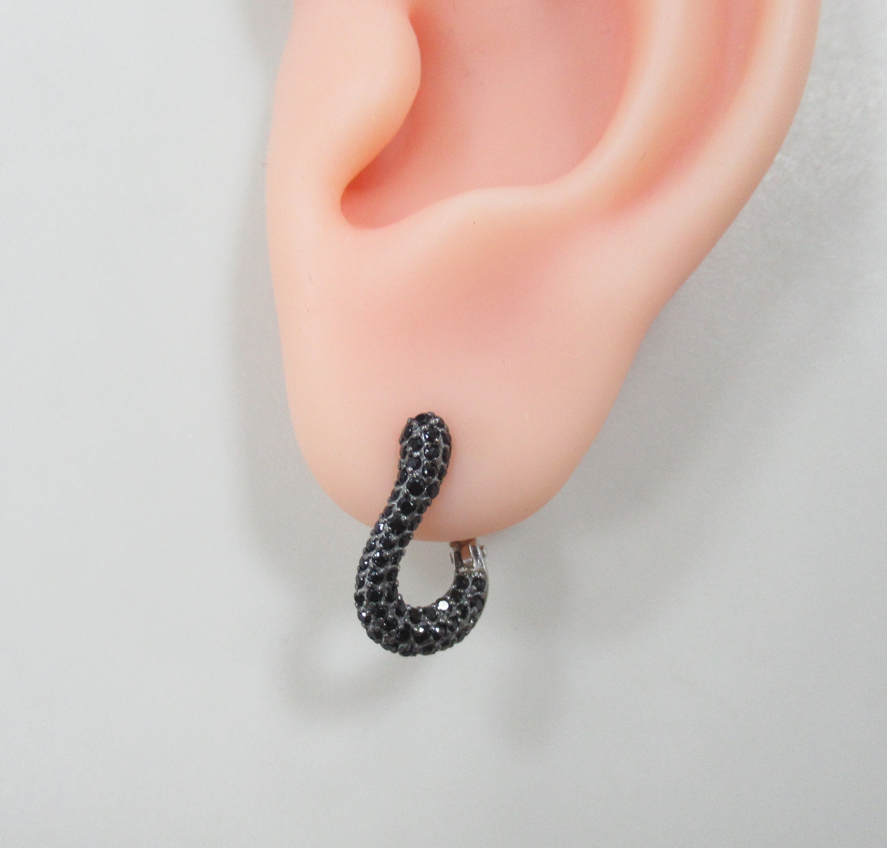 Серебряные серьги со шпинелью